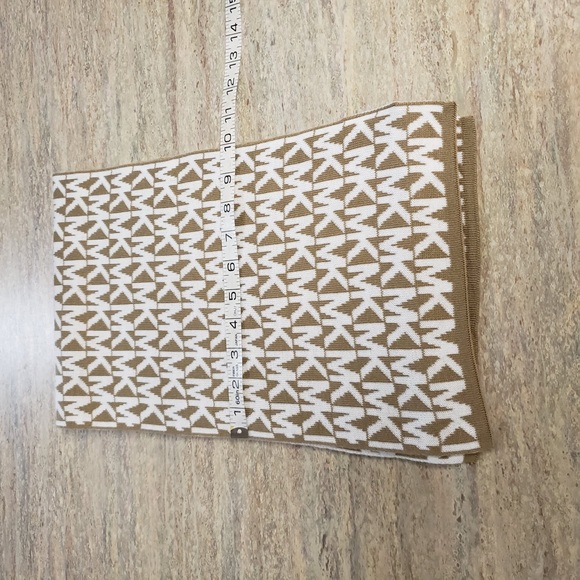 MK scarf by Michael Kors - Picture 7 of 13